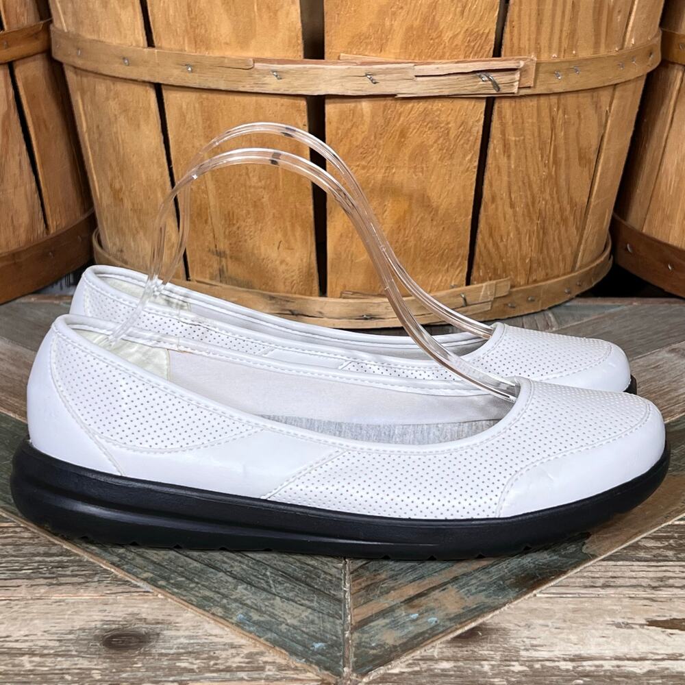 Cloudsteppers by Clarks Jocolin Myla White Perf Faux Leather Loafers Womens 8